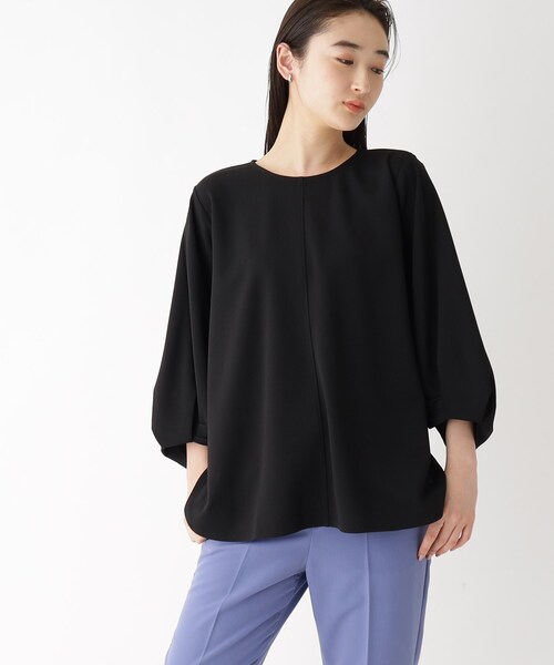 OPAQUE.CLIP(オペークドットクリップ)の「◆ツイストデザインスリーブカットソー(Tシャツ/カットソー・レディース・ブラック/ブルー/オフホワイト/ライトベージュ・40/42/38)」の12枚目の写真