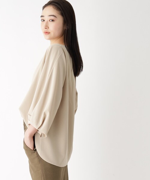 OPAQUE.CLIP(オペークドットクリップ)の「◆ツイストデザインスリーブカットソー(Tシャツ/カットソー・レディース・ブラック/ブルー/オフホワイト/ライトベージュ・40/42/38)」の21枚目の写真