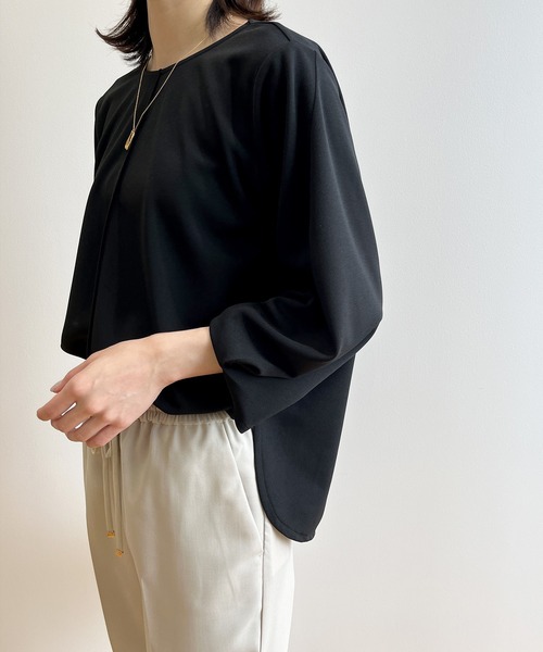 OPAQUE.CLIP(オペークドットクリップ)の「◆ツイストデザインスリーブカットソー(Tシャツ/カットソー・レディース・ブラック/ブルー/オフホワイト/ライトベージュ・40/42/38)」の2枚目の写真