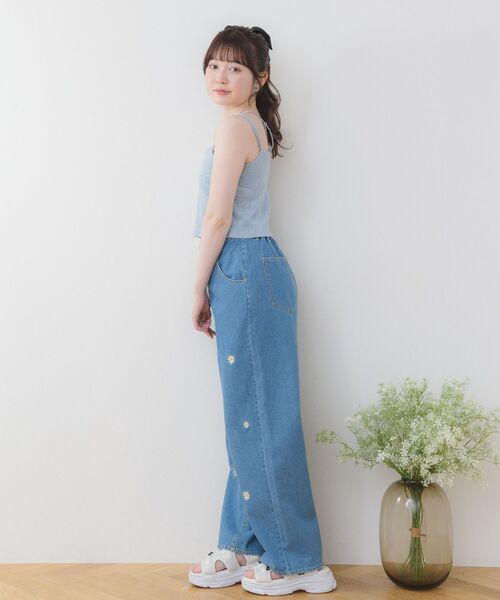 ems excite（エムズエキサイト）の「デイジー刺繍デニムPT