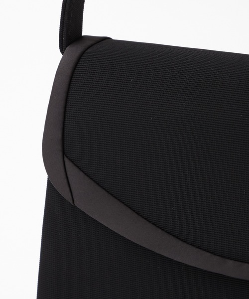 AIMER（エメ）の「【喪服・礼服用】グログラン素材ブラックフォーマルバッグ（ハンドバッグ・レディース・ブラック・FREE）」の3枚目の写真