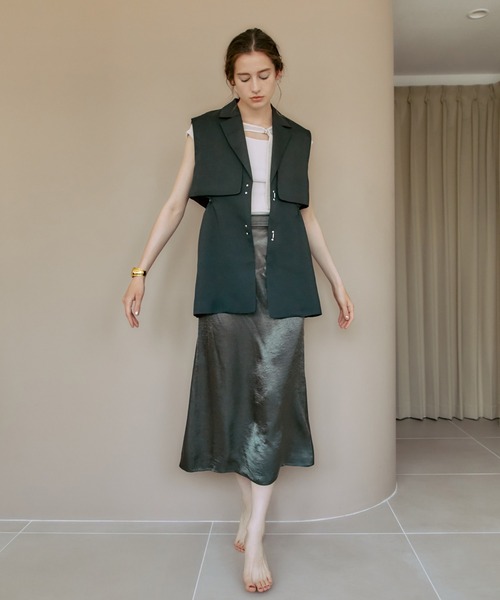 PUBLIC TOKYO（パブリックトウキョウ）の「【栃木県産】ヴィンテージリキッドサテンマーメイドスカート/ストレートシルエット（スカート・レディース・ブラック/カーキ・FREE）」の3枚目の写真