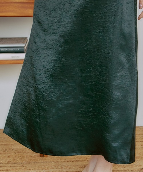 PUBLIC TOKYO（パブリックトウキョウ）の「【栃木県産】ヴィンテージリキッドサテンマーメイドスカート/ストレートシルエット（スカート・レディース・ブラック/カーキ・FREE）」の15枚目の写真