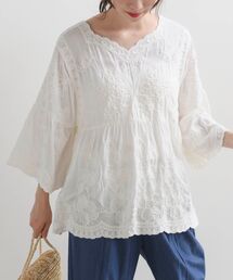 スカラップネックフラワー刺繍ブラウス