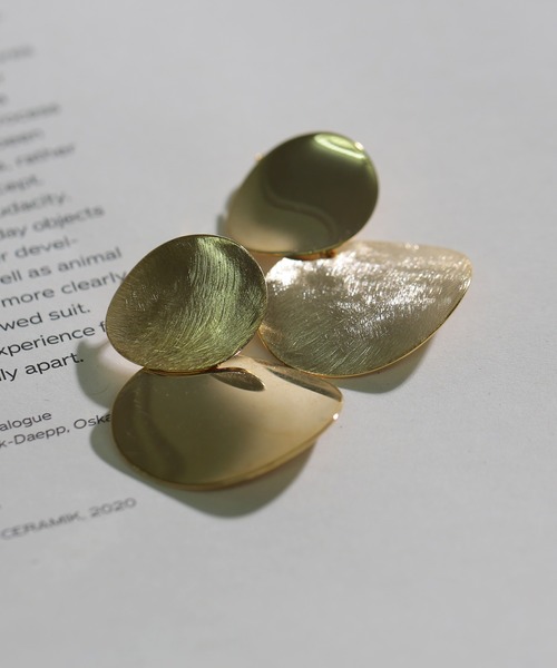 LINFA　（リンファ）の「【Peony/ピオニー】/大ぶり メタルサークルピアス（ピアス（両耳用）・レディース・ゴールド/シルバー・FREE）」の2枚目の写真