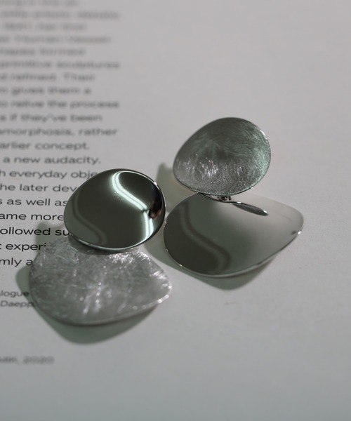 LINFA　（リンファ）の「【Peony/ピオニー】/大ぶり メタルサークルピアス（ピアス（両耳用）・レディース・ゴールド/シルバー・FREE）」の8枚目の写真