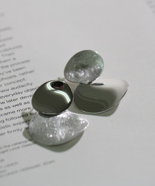 LINFA　（リンファ）の「【Peony/ピオニー】/大ぶり メタルサークルピアス（ピアス（両耳用）・レディース・ゴールド/シルバー・FREE）」の7枚目の写真