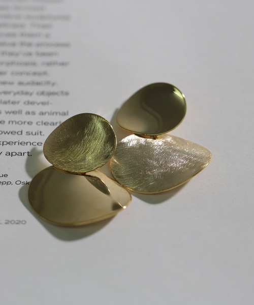 LINFA　（リンファ）の「【Peony/ピオニー】/大ぶり メタルサークルピアス（ピアス（両耳用）・レディース・ゴールド/シルバー・FREE）」の10枚目の写真