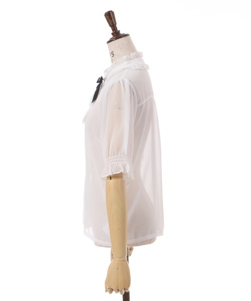 axes femme（アクシーズファム）の「カメオ×ジャボブローチ付ブラウス