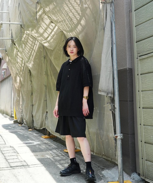 Lulu ＆ Arnie（るるあんどあーにー）の「オーバーサイズ ケーブル編み サマーニット ポロシャツ（ニット/セーター・メンズ・ブラック/ブラウン/グレイッシュベージュ・MEDIUM/LARGE）」の13枚目の写真