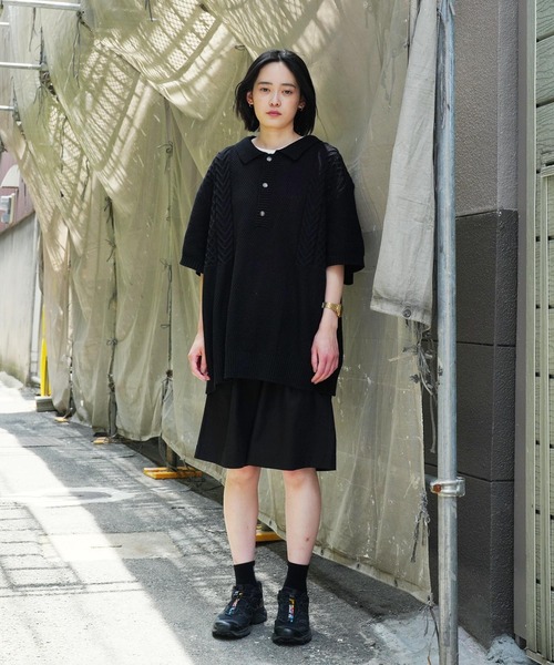 Lulu ＆ Arnie（るるあんどあーにー）の「オーバーサイズ ケーブル編み サマーニット ポロシャツ（ニット/セーター・メンズ・ブラック/ブラウン/グレイッシュベージュ・MEDIUM/LARGE）」の9枚目の写真