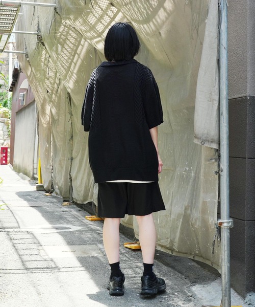 Lulu ＆ Arnie（るるあんどあーにー）の「オーバーサイズ ケーブル編み サマーニット ポロシャツ（ニット/セーター・メンズ・ブラック/ブラウン/グレイッシュベージュ・MEDIUM/LARGE）」の14枚目の写真