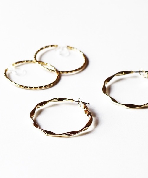 itam（アイタム）の「【itam】アイタム/ ツイストフープピアス（ピアス（両耳用）・レディース・シルバー/ゴールド・FREE）」の11枚目の写真