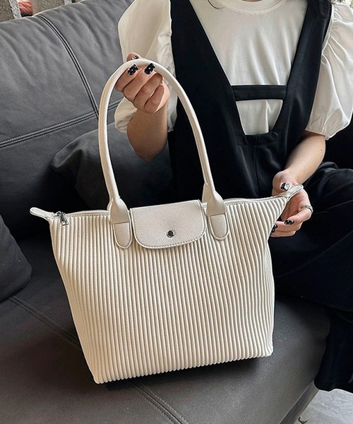 shopnikoniko（ショップニコニコ）の「合成皮革 プリーツ トートバッグ A4（トートバッグ・レディース・ホワイト/ブラック/ピンク/ベージュ・フリー）」の2枚目の写真