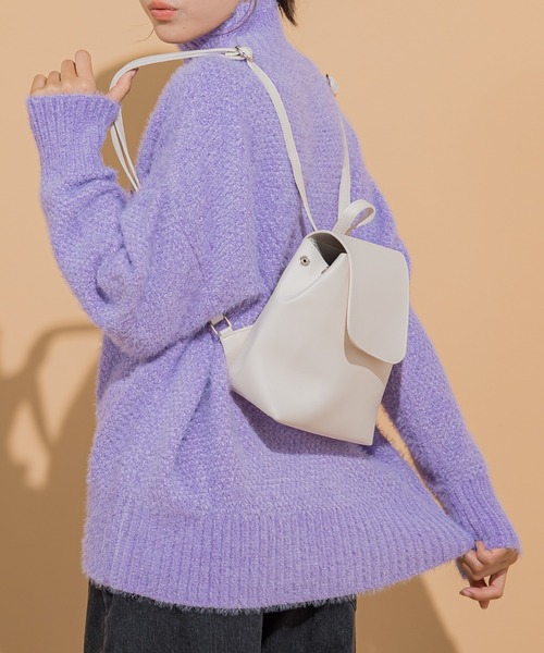 VICKY(ビッキー)の「【KOREAN ITEM】フェイクレザーリュックショルダーバッグ(ショルダーバッグ・レディース・ブラック/ピンク/オフホワイト・FREE)」の2枚目の写真