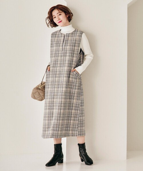 grove（グローブ）の「◆ニュアンスカラーのチェックがキャッチーなキーネックジャンドレ（ワンピース・レディース・ベージュ系1/グレー系1/ブラック・02/03/01/05/04）」の3枚目の写真