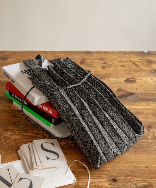 VACANCY（ヴァカンシー）の「プリーツニットバッグ（ハンドバッグ・レディース・グリーン/ブラック・FREE）」の3枚目の写真