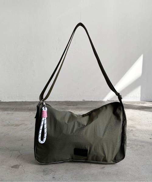 SPRUCE(スプルース)の「EM: 超軽量220g ボコダ ショルダーバッグ 旅行バッグ(ショルダーバッグ・レディース・グレー/カーキ/ブラック/ベージュ・FREE)」の4枚目の写真