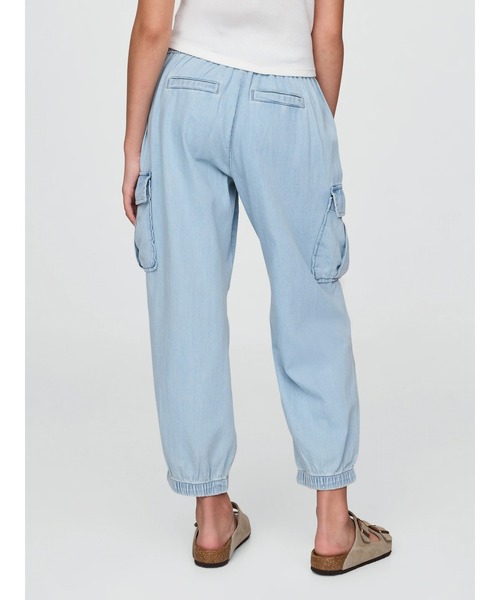 GAP（ギャップ）の「デニムカーゴパラシュートパンツ（キッズ）（デニムパンツ・キッズ・ライトインディゴブルー・S/M/L/XL/XXL/XS）」の9枚目の写真