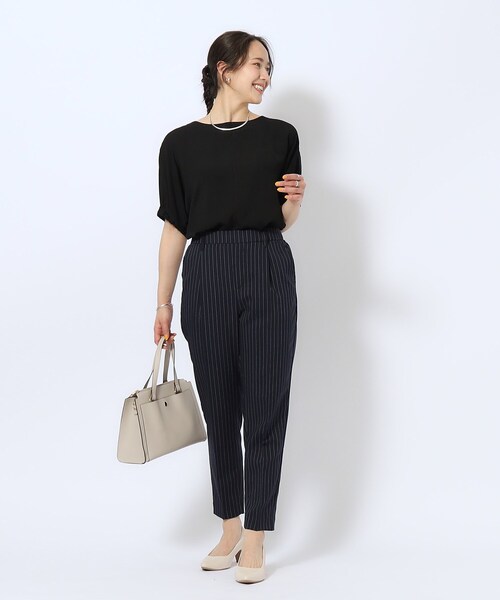 SHOO・LA・RUE（シューラルー）の「【洗える/SS-3L】すっきりキレイにかっこよく 大人のテーパードパンツ（その他パンツ・レディース・ブラック/ネイビー系2/グリーン系/グレー系1/ベージュ・01/02/03/04/05/10）」の8枚目の写真