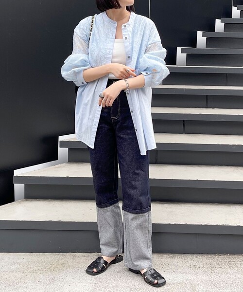 fredy emue（フレディエミュ）の「ロングロールアップデニムパンツ（デニムパンツ・レディース・ネイビー/ブラック・36/38）」の3枚目の写真