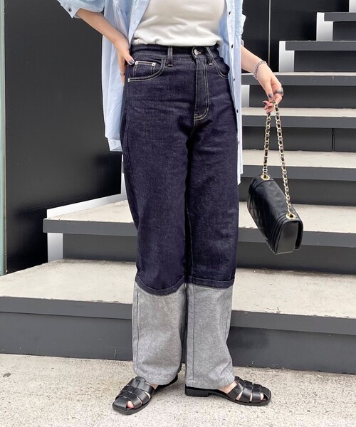 fredy emue（フレディエミュ）の「ロングロールアップデニムパンツ（デニムパンツ・レディース・ネイビー/ブラック・36/38）」の6枚目の写真