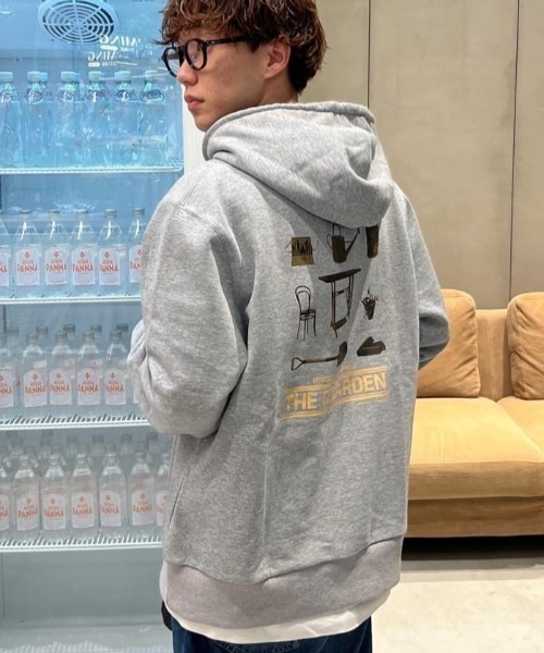 Kastane（カスタネ）の「【M.Lサイズ/ユニセックス】B 8GARDEN ロゴフーディー（パーカー・レディース・ブラック/ホワイト系その他/ブルー/グレー・L/M）」の3枚目の写真