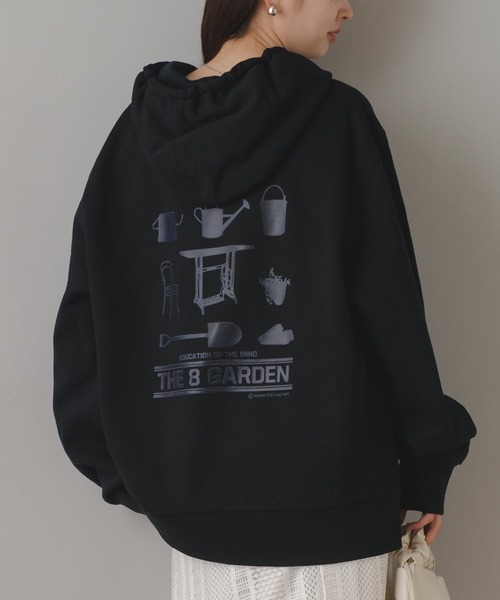 Kastane（カスタネ）の「【M.Lサイズ/ユニセックス】B 8GARDEN ロゴフーディー（パーカー・レディース・ブラック/ホワイト系その他/ブルー/グレー・L/M）」の2枚目の写真
