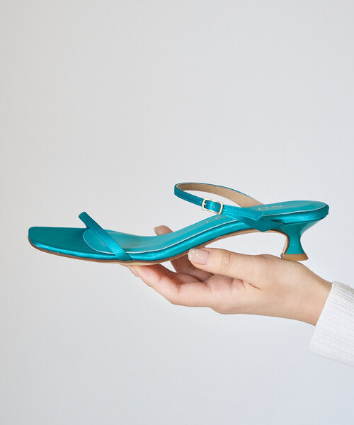 LE TALON(ルタロン)の「3.5cmWストラップサンダル(サンダル・レディース・イエロー/シルバー/ブルー/ブラック×ブラック・SMALL/MEDIUM/LARGE/X-LARGE/X-SMALL)」の3枚目の写真