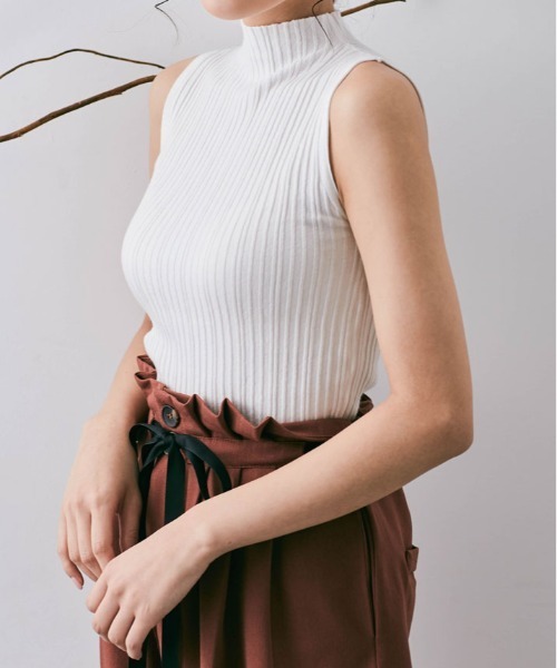 kirakiraShop(キラキラショップ)の「ハイネック ノースリーブ プリーツ ニット トップス(ニット/セーター・レディース・ホワイト/ブラック/ベージュ/グレー/レッド/モカ/アイボリー・FREE)」の13枚目の写真