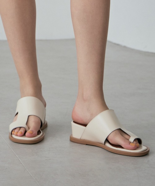 piu comoda(ピュコモダ)の「(piu comoda)アシンメトリーウエッジサンダル(サンダル・レディース・ブラック/ホワイト/ブラウン・38/36/37)」の2枚目の写真