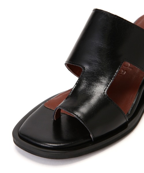 piu comoda(ピュコモダ)の「(piu comoda)アシンメトリーウエッジサンダル(サンダル・レディース・ブラック/ホワイト/ブラウン・38/36/37)」の4枚目の写真