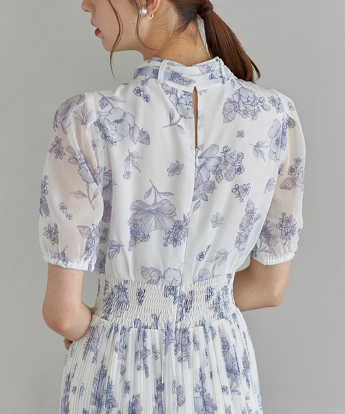 tocco closet(トッコ クローゼット)の「2WAYボウタイリボン付きストロベリー×フラワープリント消しプリーツワンピース(ワンピース・レディース・ピンク/ブルー・M)」の10枚目の写真