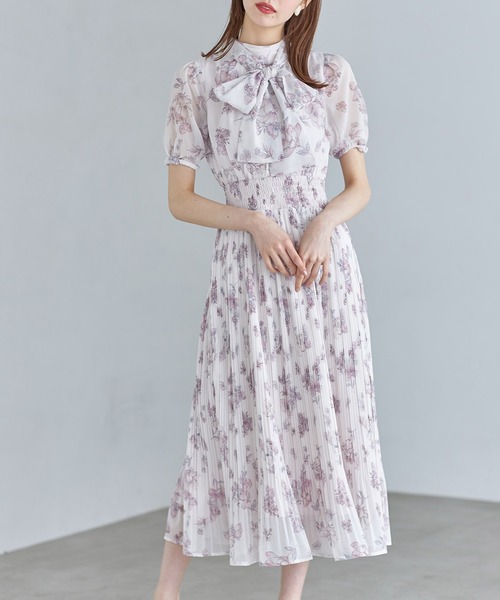 tocco closet(トッコ クローゼット)の「2WAYボウタイリボン付きストロベリー×フラワープリント消しプリーツワンピース(ワンピース・レディース・ピンク/ブルー・M)」の18枚目の写真