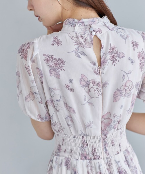 tocco closet(トッコ クローゼット)の「2WAYボウタイリボン付きストロベリー×フラワープリント消しプリーツワンピース(ワンピース・レディース・ピンク/ブルー・M)」の20枚目の写真