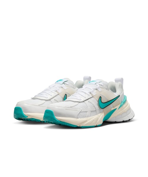 NIKE(ナイキ)の「【NIKE】ナイキ ウィメンズ V2K ラン(スニーカー・レディース・サックスブルー・23cm/23.5cm/24cm/24.5cm/25cm)」の2枚目の写真
