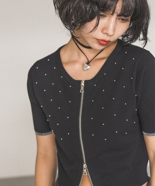 PAGEBOY（ページボーイ）の「メタルピンZIPトップス（ニット/セーター・レディース・オフホワイト/ブラック/チェリーレッド・FREE）」の2枚目の写真