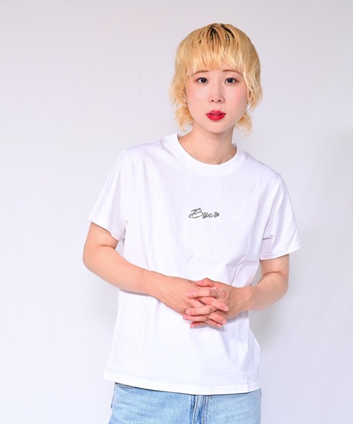 Alite cloth（アリーテクロス）の「箔プリントロゴTシャツ　Bye（Tシャツ/カットソー・レディース・ブラック/ホワイト/ベージュ/グレー/ピンク/オレンジ/ブルー/グリーン・FREE）」の2枚目の写真