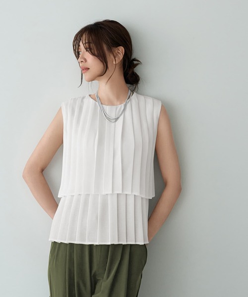 STYLE DELI（スタイルデリ）の「【LUXE】２段プリーツブラウス（シャツ/ブラウス・レディース・ブラック/ライトブルー/ホワイト・FREE）」の2枚目の写真