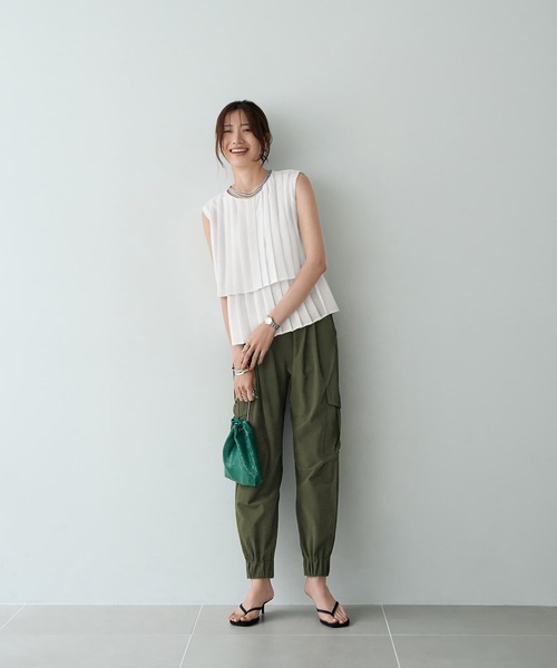 STYLE DELI（スタイルデリ）の「【LUXE】２段プリーツブラウス（シャツ/ブラウス・レディース・ブラック/ライトブルー/ホワイト・FREE）」の7枚目の写真