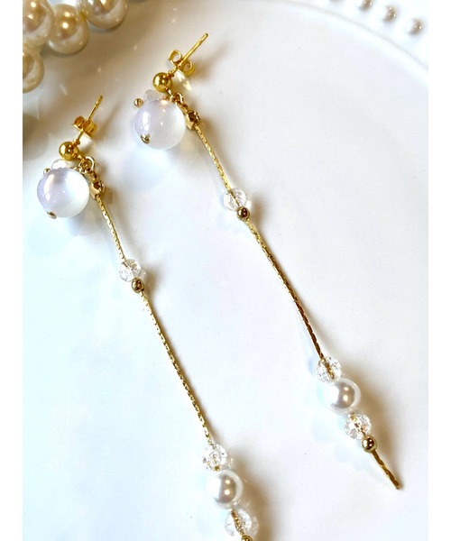 tone(トーン)の「【MUURABBTI】ホワイトムーンピアス(MA)(ピアス(両耳用)・レディース・ゴールド・FREE)」の3枚目の写真