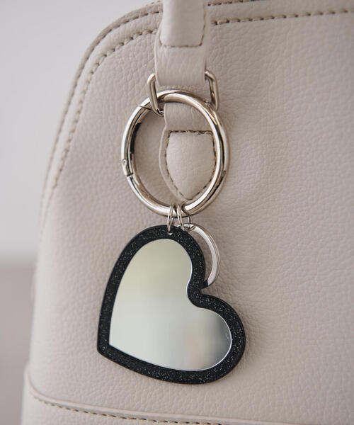 FREE'S MART（フリーズマート）の「ミラーハートチャーム（キーホルダー・レディース・ブラック/ブラウン・ﾌﾘ-）」の2枚目の写真