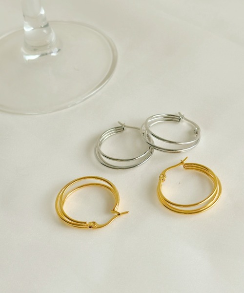 sowang(ソワン)の「トリプルフープピアス【ステンレス】-triple hoop pierce/stainless-(ピアス(両耳用)・レディース・ゴールド/シルバー・FREE)」の2枚目の写真