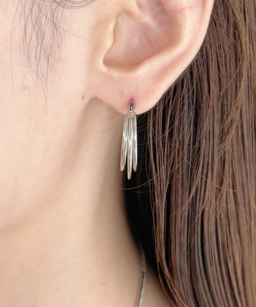 sowang(ソワン)の「トリプルフープピアス【ステンレス】-triple hoop pierce/stainless-(ピアス(両耳用)・レディース・ゴールド/シルバー・FREE)」の5枚目の写真