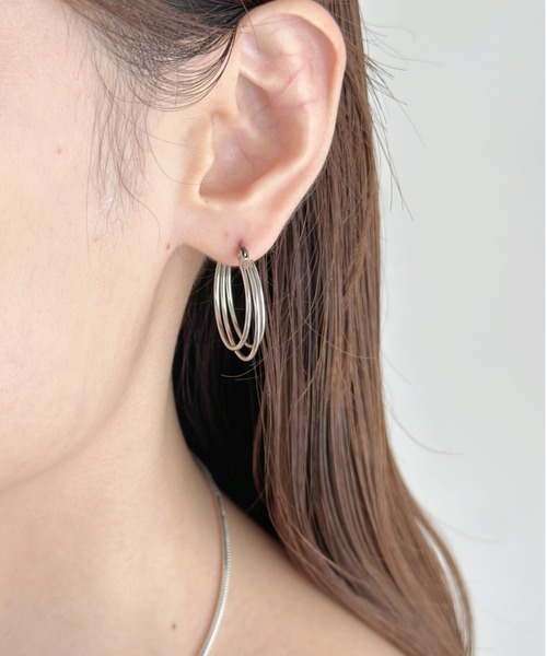 sowang(ソワン)の「トリプルフープピアス【ステンレス】-triple hoop pierce/stainless-(ピアス(両耳用)・レディース・ゴールド/シルバー・FREE)」の6枚目の写真