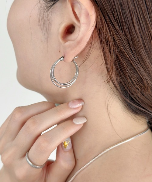 sowang(ソワン)の「トリプルフープピアス【ステンレス】-triple hoop pierce/stainless-(ピアス(両耳用)・レディース・ゴールド/シルバー・FREE)」の7枚目の写真