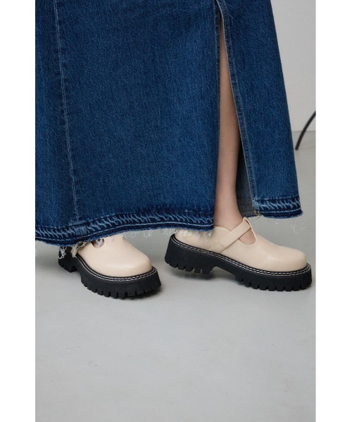 AZUL by moussy(アズールバイマウジー)の「Tストラップ厚底ローファー(ローファー・レディース・アイボリー/ブラック・SMALL/MEDIUM/LARGE)」の16枚目の写真