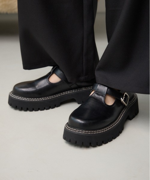 AZUL by moussy(アズールバイマウジー)の「Tストラップ厚底ローファー(ローファー・レディース・アイボリー/ブラック・SMALL/MEDIUM/LARGE)」の18枚目の写真