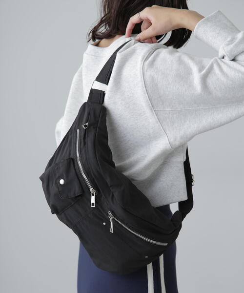 FREE'S MART（フリーズマート）の「◆クロスボディバッグ（ショルダーバッグ・レディース・レッド/ブラック・ﾌﾘ-）」の8枚目の写真