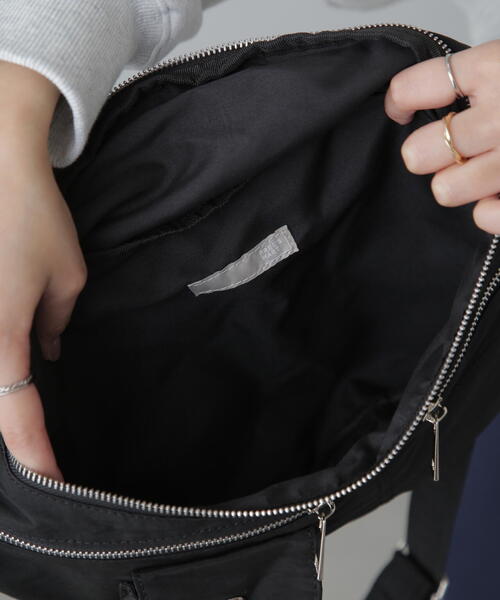 FREE'S MART（フリーズマート）の「◆クロスボディバッグ（ショルダーバッグ・レディース・レッド/ブラック・ﾌﾘ-）」の4枚目の写真